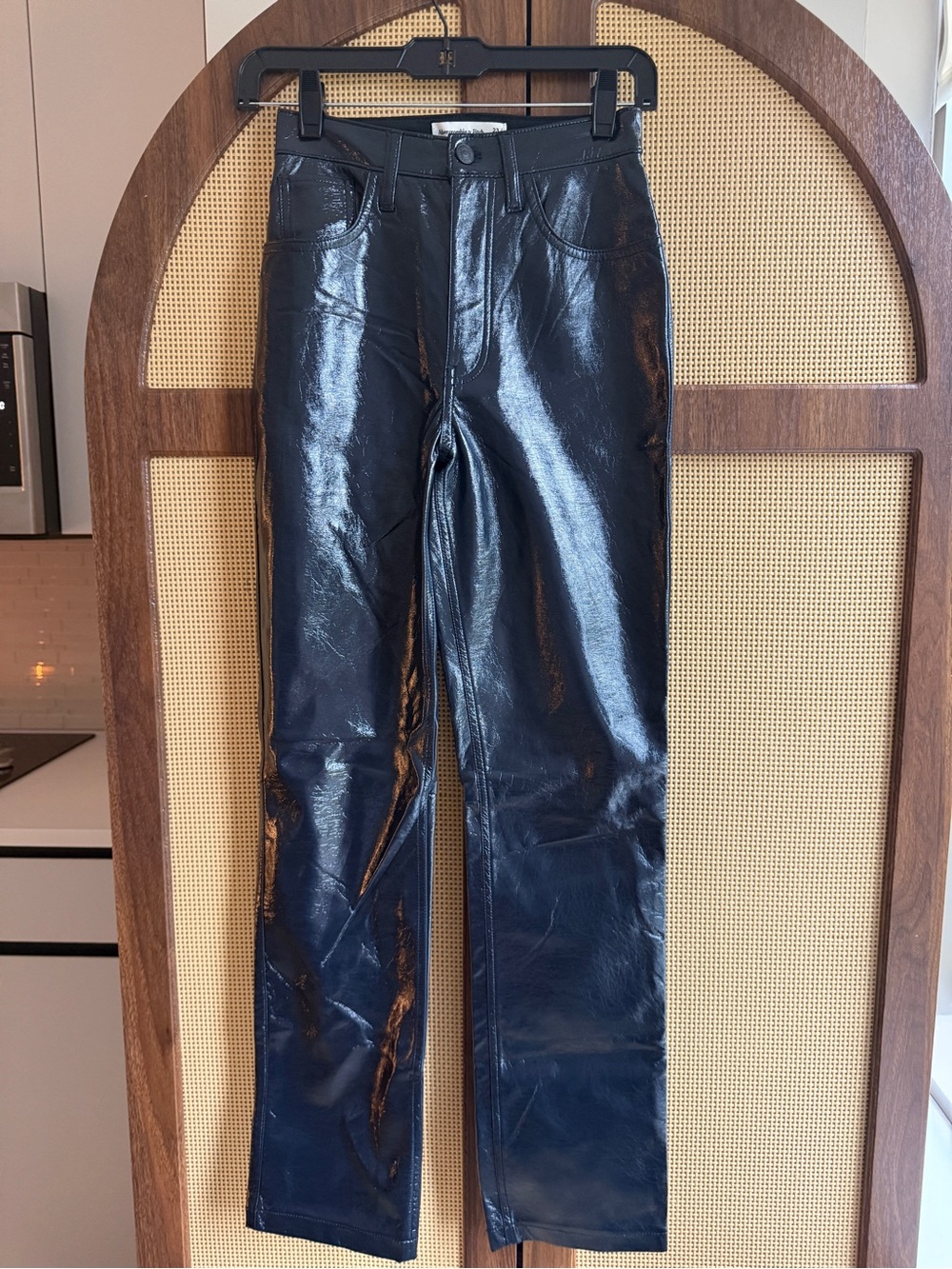 Abercrombie & Fitch 90s high-rise straight leg navy patent pant - size 23 NEW